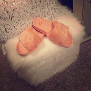Report Gemma Pink Faux Fur Slides Sandal.